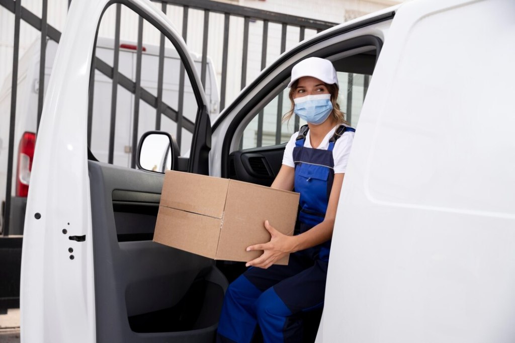 Véhicule utilitaire livraison pharmacie 